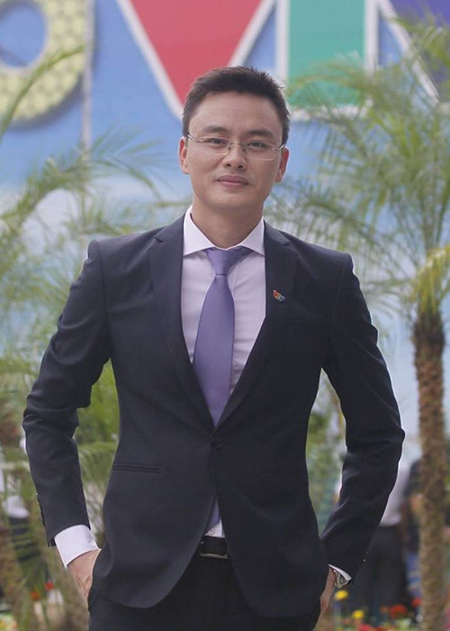 Hữu Bằng là một trong những biên tập viên của chương trình Thời sự 19h. Với lối dẫn tự nhiên, anh được nhiều khán giả yêu mến.