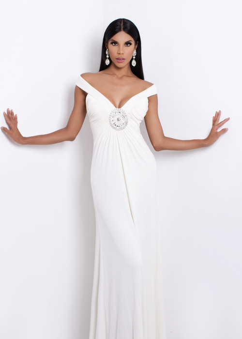 Đại diện Venezuela – Isabella Rodriguez có thể sẽ tiến xa trong chung kết. Isabella hiện lọt top 40 chung cuộc nhờ chiến thắng Thử thách đối đầu. Được biết, đại diện Venezuela còn lọt top 40 Người đẹp trình diễn thời trang, top 10 Hoa hậu Nhân ái.