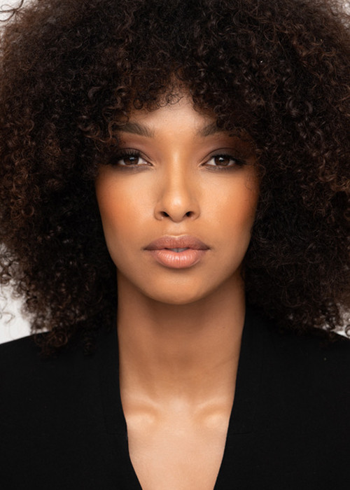 Đại diện Pháp – Ophely Mezino là một trong 10 thí sinh có dự án nhân ái xuất sắc. Ở phần thi Người đẹp trình diễn thời trang, cô giành vị trí thứ 4. Đại diện Pháp còn lọt top 4 phần thi Người đẹp thể thao. Khán giả quê nhà chờ đợi Ophely sẽ tiến sâu trong chung kết.