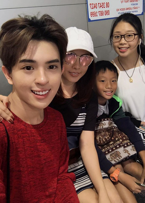 Thu Hoài có 3 người con: 2 trai, 1 gái. Trong đó, cậu con trai đầu lòng của cô - Phúc Tín được nhiều cư dân mạng biết đến.