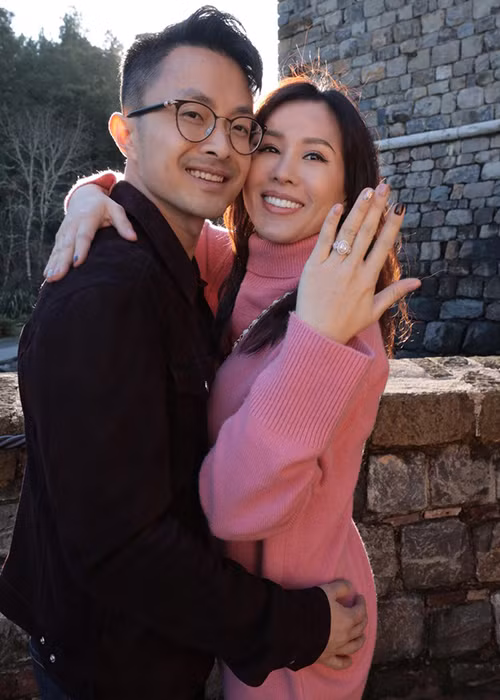 Thời gian mới yêu, cặp đôi giữ kín mối quan hệ này và hạn chế xuất hiện cùng nhau trước đám đông. Sau khi công khai, Thu Hoài và Trí Tống bên nhau như hình với bóng trước công chúng.