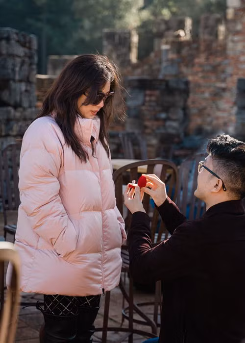 Trong chuyến du lịch ở Mỹ mới đây, Hoa hậu Thu Hoài nhận lời cầu hôn của doanh nhân Trí Tống. Được biết, cả hai hẹn hò đã được 4 năm.