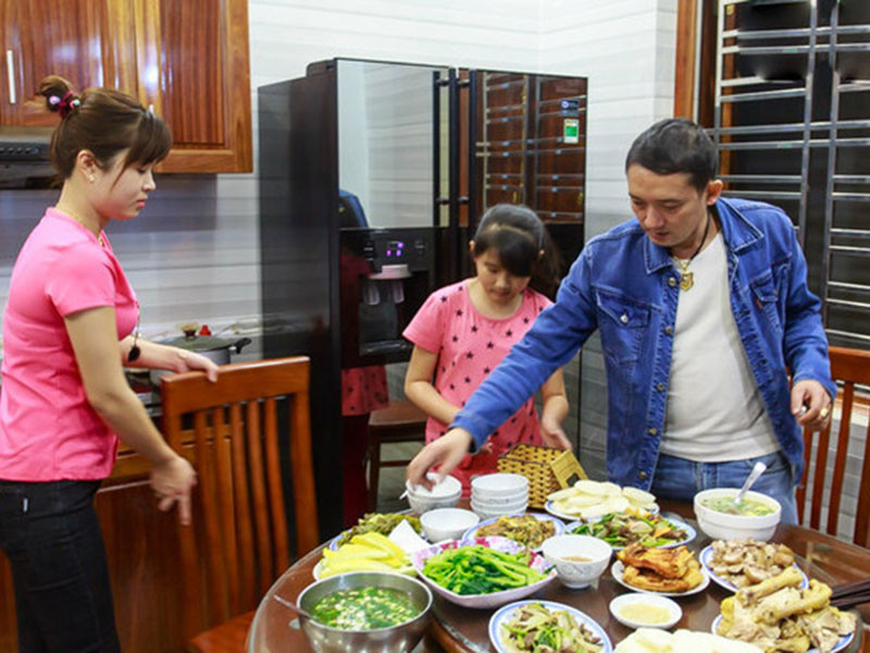 Thu Ngọc kể, sau khi quay lại, Chiến Thắng thay đổi rất nhiều. Anh quan tâm cô nhiều hơn, đặc biệt từ khi có con.