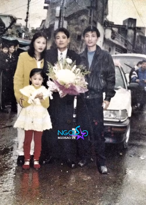 Từ bé, Văn Mai Hương được bố mẹ cho ăn mặc điệu đà, hợp thời trang.