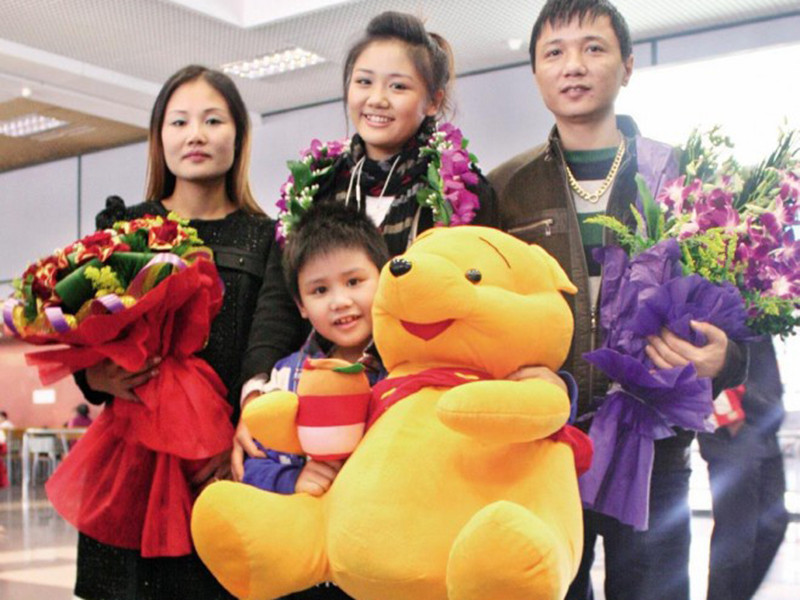 Văn Mai Hương đam mê ca hát từ nhỏ. Ban đầu, bố của nữ ca sĩ phản đối vì muốn cô theo nghề báo chí hoặc truyền hình. Sau thời gian kiên trì thuyết phục, Văn Mai Hương được gia đình ủng hộ ca hát. Ảnh: Zing