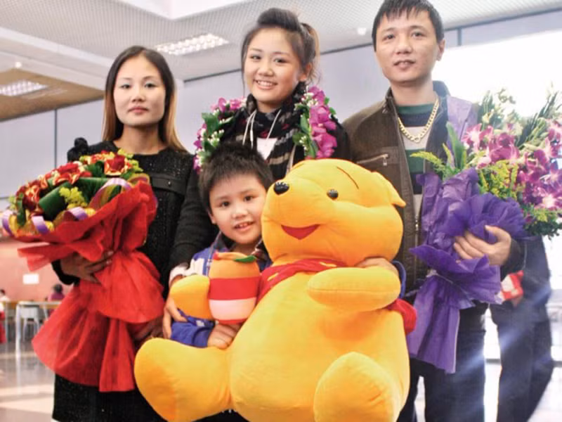 Văn Mai Hương đam mê ca hát từ nhỏ. Ban đầu, bố của nữ ca sĩ phản đối vì muốn cô theo nghề báo chí hoặc truyền hình. Sau thời gian kiên trì thuyết phục, Văn Mai Hương được gia đình ủng hộ ca hát. Ảnh: Zing