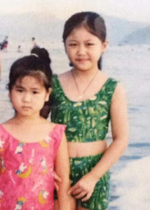 Văn Mai Hương khoe ảnh năm 9 tuổi kèm lời chú thích: "Ngày đó mình mập quá nên không mặc được bikini".
