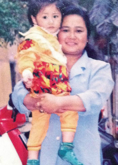 Khi còn nhỏ, Văn Mai Hương xinh xắn như công chúa. Ảnh: Thể thao văn hóa