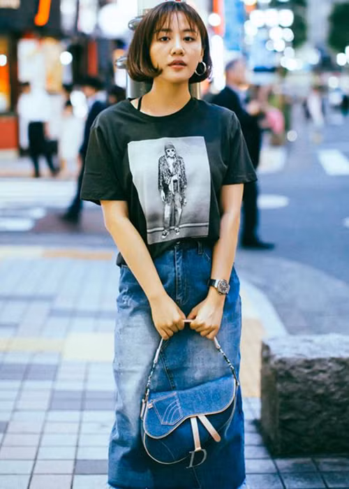 Theo chia sẻ của Phạm Quỳnh Anh, Văn Mai Hương dần lấy lại tinh thần. Trước đó, nữ ca sĩ tỏ ra suy sụp vì lộ clip nhạy cảm được trích xuất từ camera tại nhà riêng.