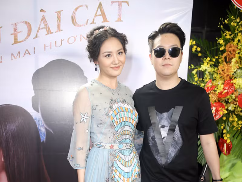 Không còn yêu, Văn Mai Hương và Lê Hiếu trở thành bạn bè. Năm 2017, Lê Hiếu xuất hiện trong buổi ra mắt MV của bạn gái cũ. Ảnh: Zing