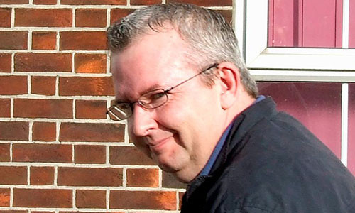 Tan do chi em tren mang, nguoi dan ong dung chieu ky quai du len giuong