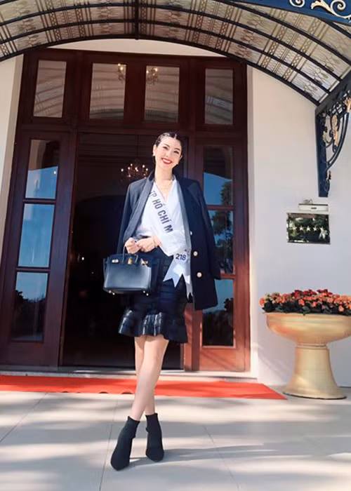 Trước khi tham gia Hoa hậu Hoàn vũ Việt Nam, cô từng đoạt danh hiệu á hậu 3 cuộc thi Hoa hậu Quốc tế 2015.