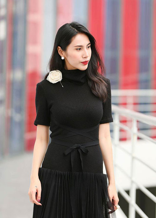 Thủy Tiên chỉ thoát khỏi nhà của bảo mẫu khi mẹ của cô vô tình nhìn thấy những vết thương mưng mủ trên vành tai của con gái.