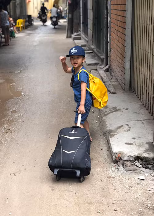 Dù còn rất nhỏ nhưng bé Be đã biết tự lập. Ngoài ra, cậu nhóc còn sống rất tình cảm.