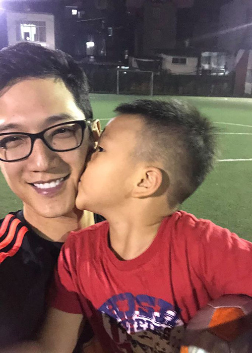 Bé Be luôn nhận được tình yêu thương của cả bố lẫn mẹ.