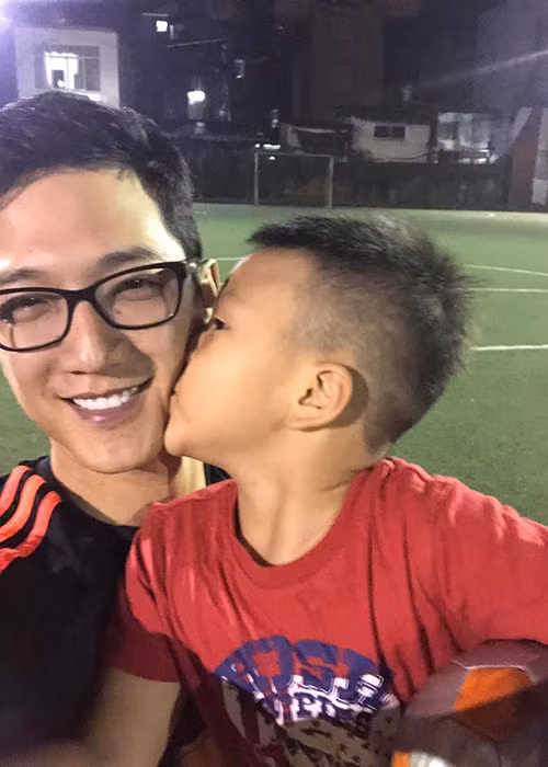 Bé Be luôn nhận được tình yêu thương của cả bố lẫn mẹ.