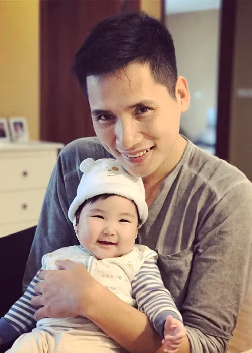 Quốc Khánh có hai cô con gái.