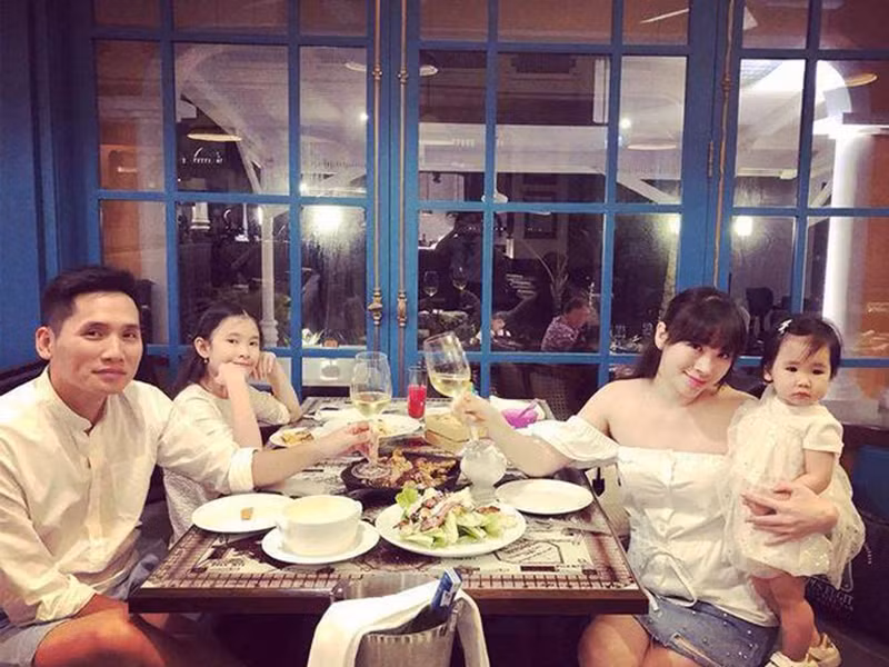 Vốn kín tiếng nên Quốc Khánh gần như chưa bao giờ chia sẻ về cuộc sống hôn nhân của anh trước công chúng.