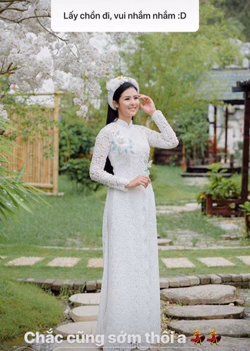 Khi có người thúc giục "Lấy chồng đi, vui lắm", Ngọc Hân thẳng thắn đáp lại: "Chắc cũng sớm thôi anh" khiến người hâm mộ tin rằng ngày cô lên xe hoa không còn xa.