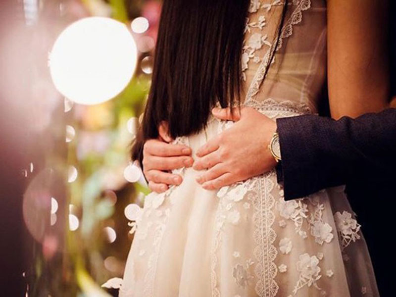 Theo một số nguồn tin của Zing, bạn trai của Ngọc Hân làm việc ở Bộ Ngoại giao. Hai người gắn bó bên nhau đã nhiều năm.