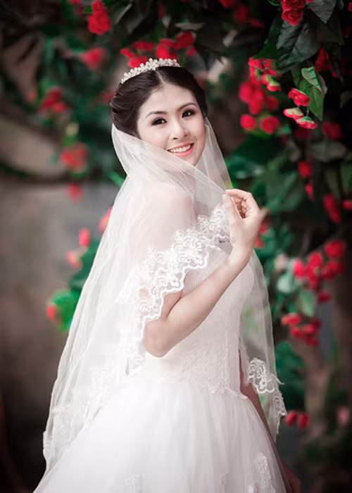 Trả lời Tiền Phong, Ngọc Hân cho biết, cô không muốn bình luận hay trả lời vì người đăng thông tin này không phải là cô. Tuy nhiên, người đẹp khẳng định nếu có tin vui cô chắc chắn sẽ thông báo rộng rãi.