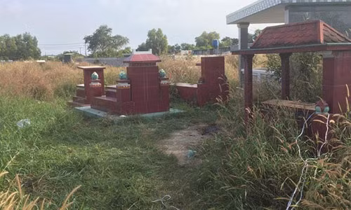 Nhieu doan xuong bi dot chay trong nghia trang