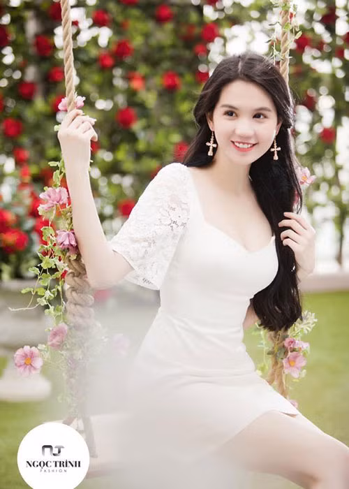 Có thể nói, với người mẫu Ngọc Trinh, báu vật mang đến cho cô thu nhập khủng không gì khác đó chính là làn da trắng và vóc dáng nuột nà, gợi cảm.