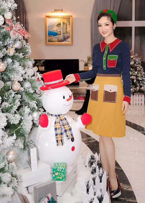 Từ cuối tháng 11, biệt thự của Hoa hậu đền Hùng Giáng My đã ngập tràn không khí Giáng sinh.