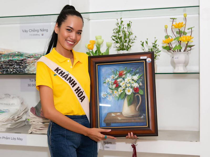 Có thời gian, cô phải đi vẽ tranh tường, mỗi ngày chỉ được 150 ngàn đồng.