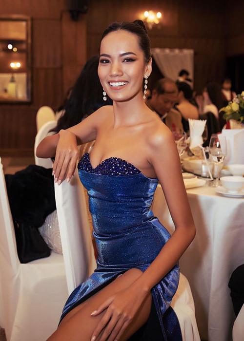 Hoàng Phương nổi bật giữa dàn thí sinh nhờ vẻ đẹp cá tính, gợi cảm.