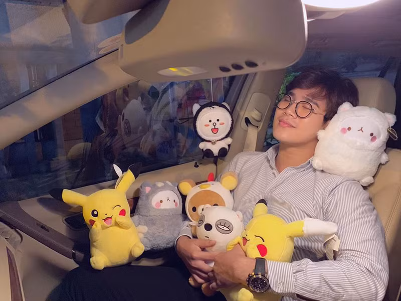 Trần Phong từng khiến fan cười nghiêng ngả vì hình ảnh ngủ bên thú bông.