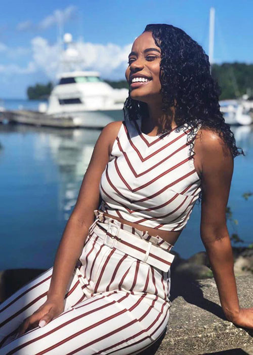 Người đẹp Jamaica nhận được sự ủng hộ khi mang chuông đi đánh xứ người.