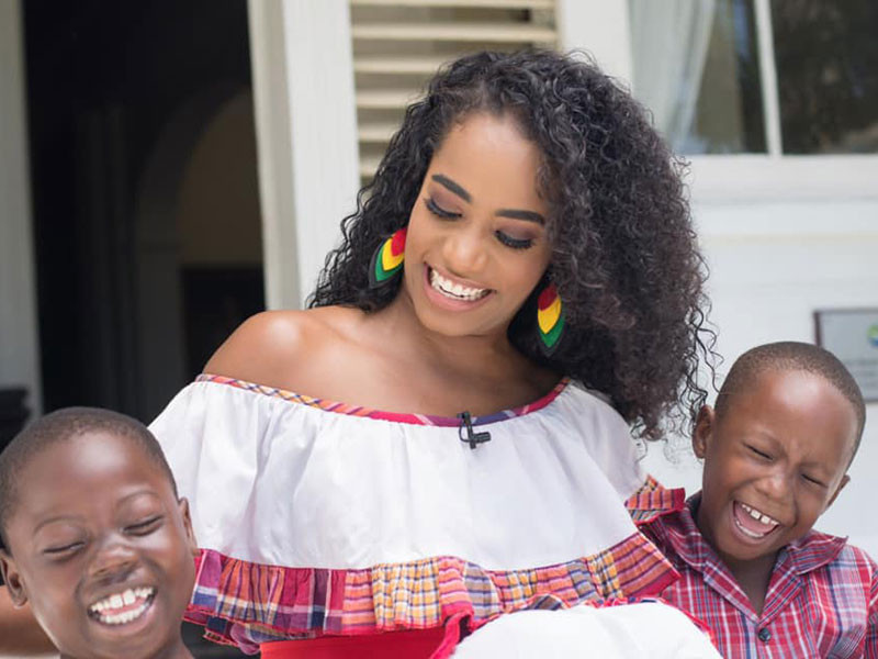 Khi rảnh rỗi, tân hoa hậu thích hát hò, làm các video và hoạt động tình nguyện.