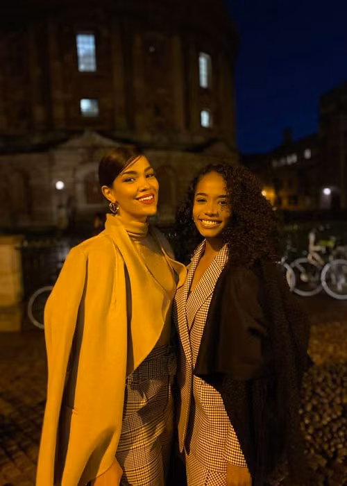 Các thí sinh thực sự vui mừng cho chiến thắng của đại diện Jamaica.