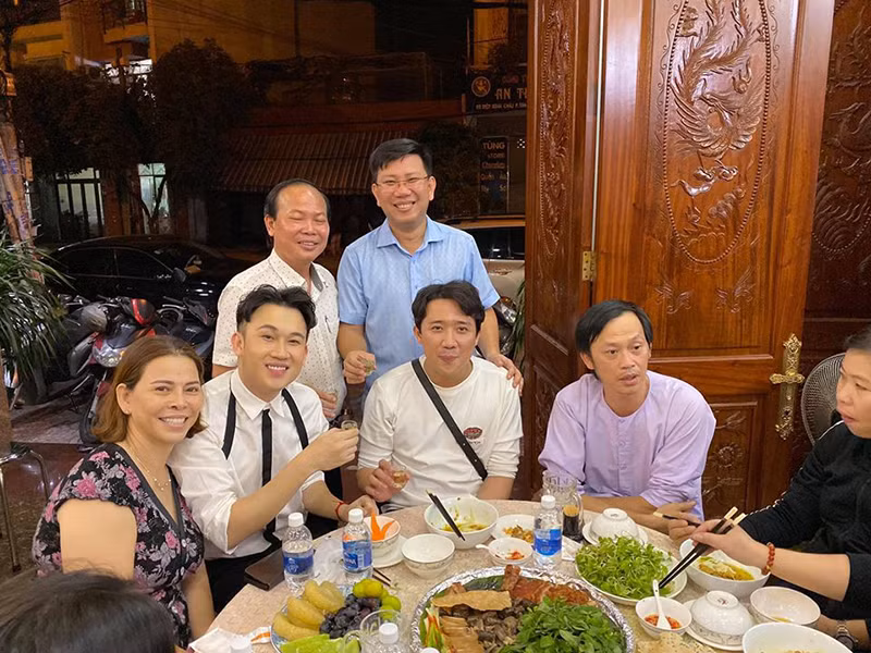 Danh hài năm nay đón sinh nhật ấm cúng tại nhà thờ Tổ nghiệp và tại gia đình anh chị.