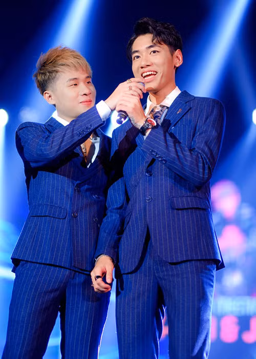 Trước tin đồn mâu thuẫn, Jack - K-ICM rất thân thiết và cùng nổi lên nhờ sự kết hợp ăn ý trong các MV gây sốt như "Sóng gió", "Bạc phận", "Hồng nhan". Ảnh: Yeah1