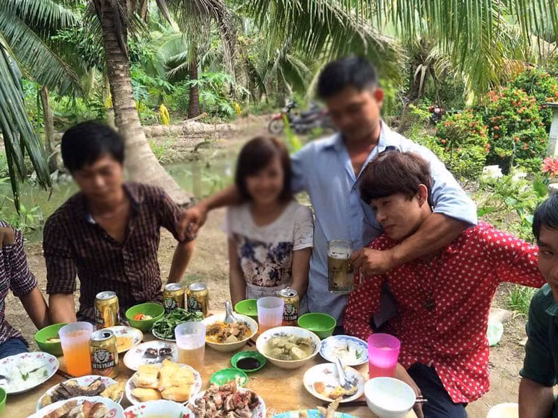 Hình ảnh Jack khi đi hát tại đám cưới khiến nhiều fan ngỡ ngàng.