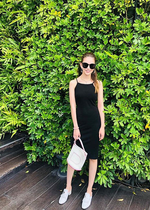 Côn Lăng lấy lại vóc dáng thon gọn chỉ sau 2 tháng sinh con thứ 2.