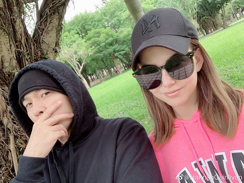 Côn Lăng chia sẻ, sau khi có con, Châu Kiệt Luân thay đổi rất nhiều. Nam ca sĩ làm việc nhà, giúp cô trông con, thay bỉm.