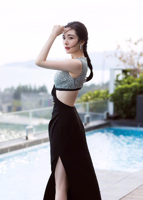 Nữ diễn viên đắt show quảng cáo, đóng phim, dự sự kiện.