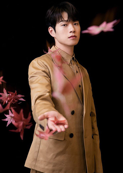 Ngụy Đại Huân sinh năm 1989, kém Dương Mịch 3 tuổi. Cả hai đều là diễn viên.