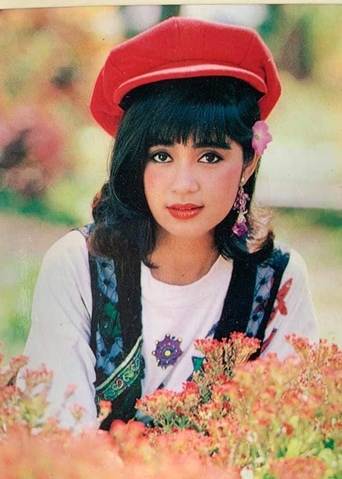 Ngắm lại loạt ảnh cũ được fan chia sẻ, nữ diễn viên cảm thấy rất vui.