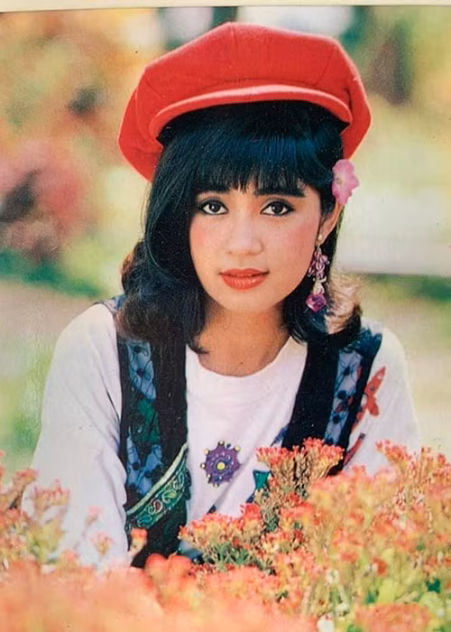 Ngắm lại loạt ảnh cũ được fan chia sẻ, nữ diễn viên cảm thấy rất vui.