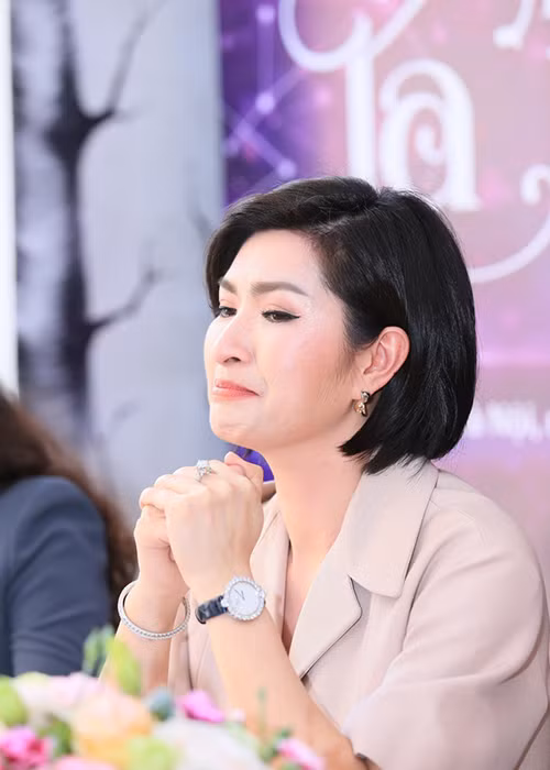 Trở về Việt Nam, Hồng Nhung muốn đem âm nhạc của mình đến gần hơn với khán giả và nhận được sự yêu thương, đón nhận của công chúng. Ảnh: Đầu tư