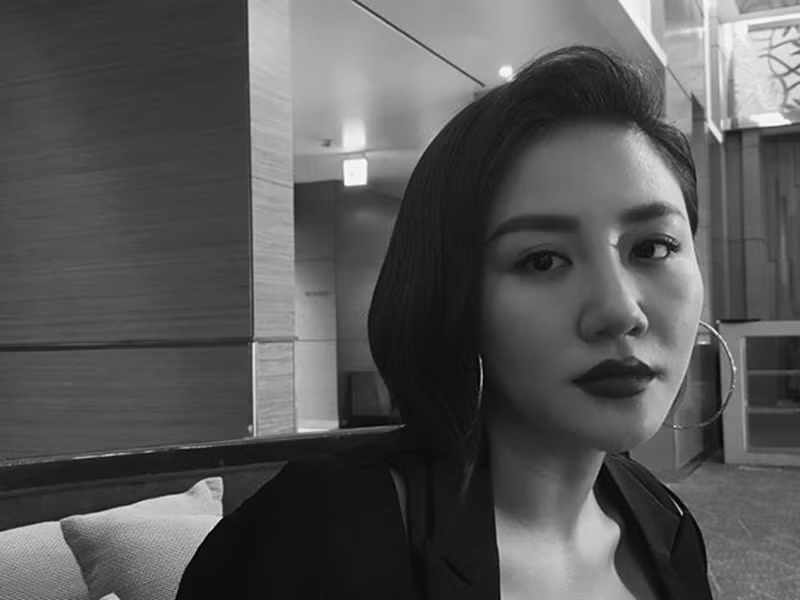 Theo báo Dân sinh, Văn Mai Hương đang nhờ cơ quan chức năng hỗ trợ để tìm người đã hack camera và tung clip riêng tư của cô lên mạng.