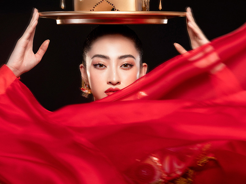 “Tuy có một chút khó khăn vào những ngày đầu tập luyện nhưng Linh cảm thấy điệu múa này rất hay, giúp Linh hiểu thêm về văn hóa của đất nước”, cô chia sẻ.