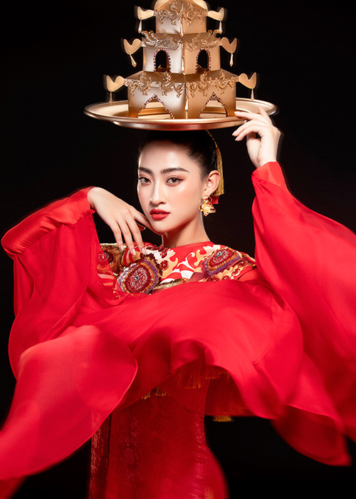 Người đẹp gốc Cao Bằng đã gặp không ít khó khăn vì lần đầu được tiếp xúc với bộ môn múa mâm vàng.