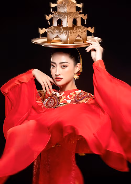 Người đẹp gốc Cao Bằng đã gặp không ít khó khăn vì lần đầu được tiếp xúc với bộ môn múa mâm vàng.