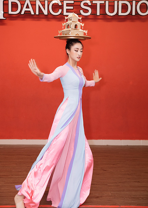 Người đẹp lọt top 10 phần thi Top Model (Người đẹp trình diễn thời trang) và Hoa hậu Nhân ái.