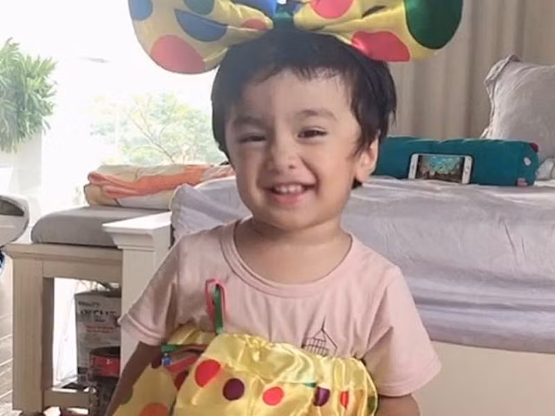 Càng lớn, quý tử lai Ấn Độ của Nguyệt Ánh càng kháu khỉnh.